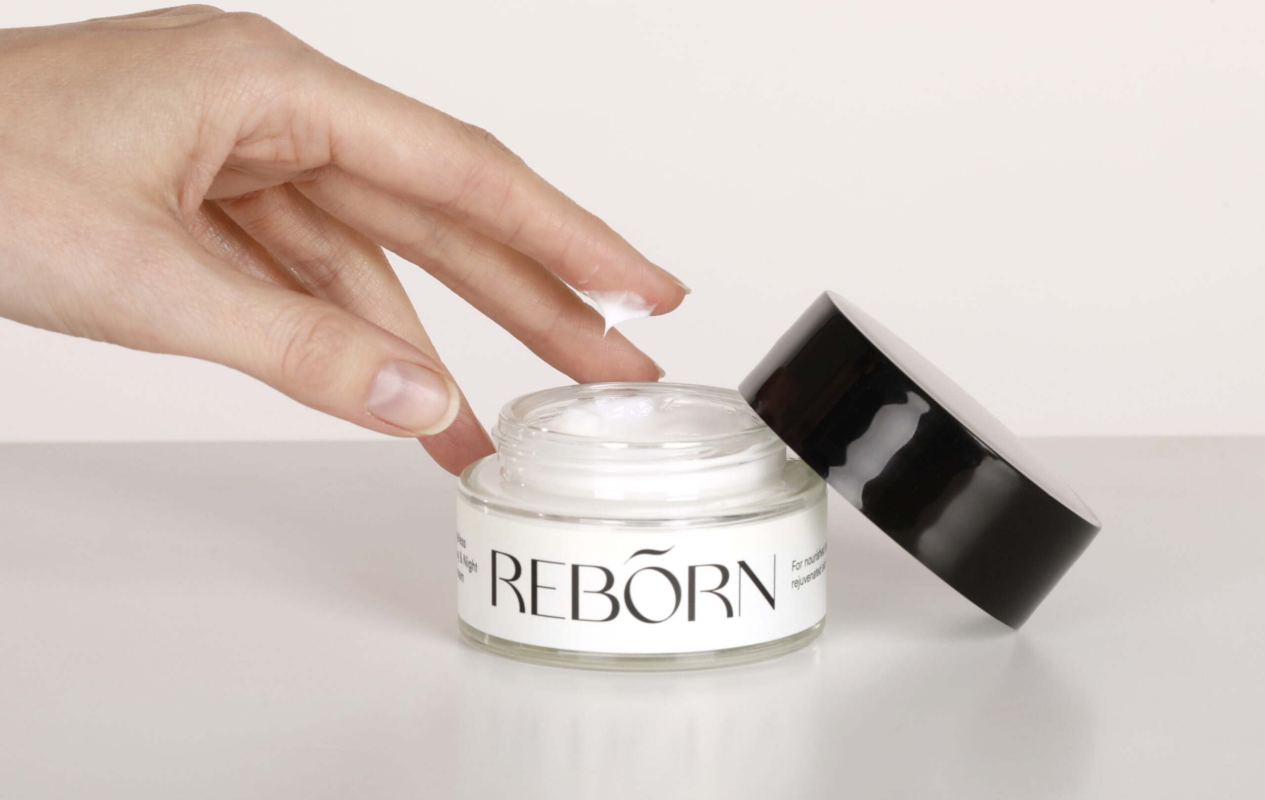 Ageless Day & Night Cream: уникатен крем против стареење за совршена кожа